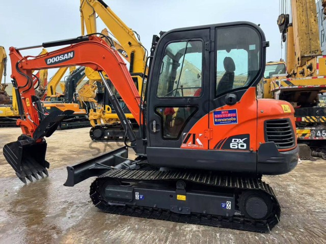 DOOSAN DX60 Mini Crawler Excavator