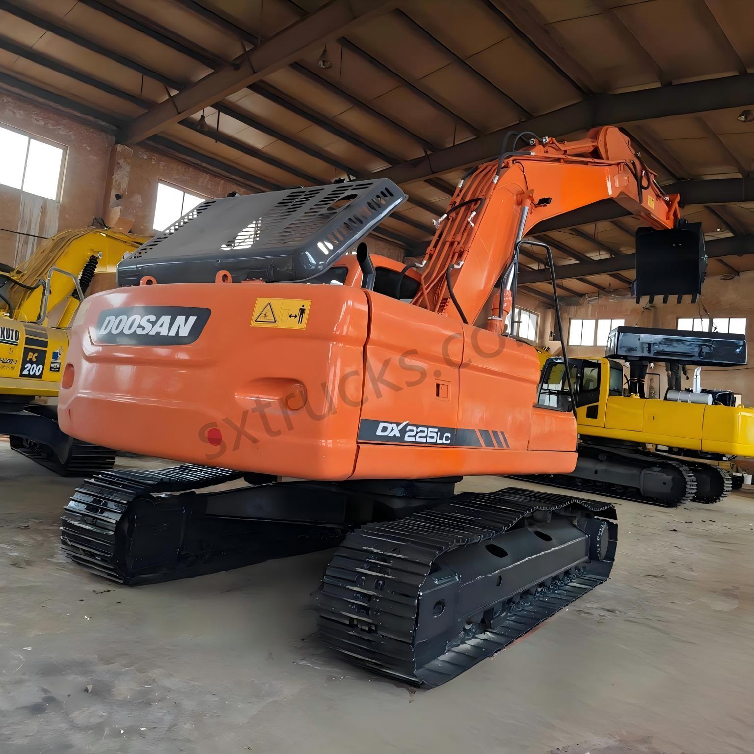 Doosan DX225LC Excavator