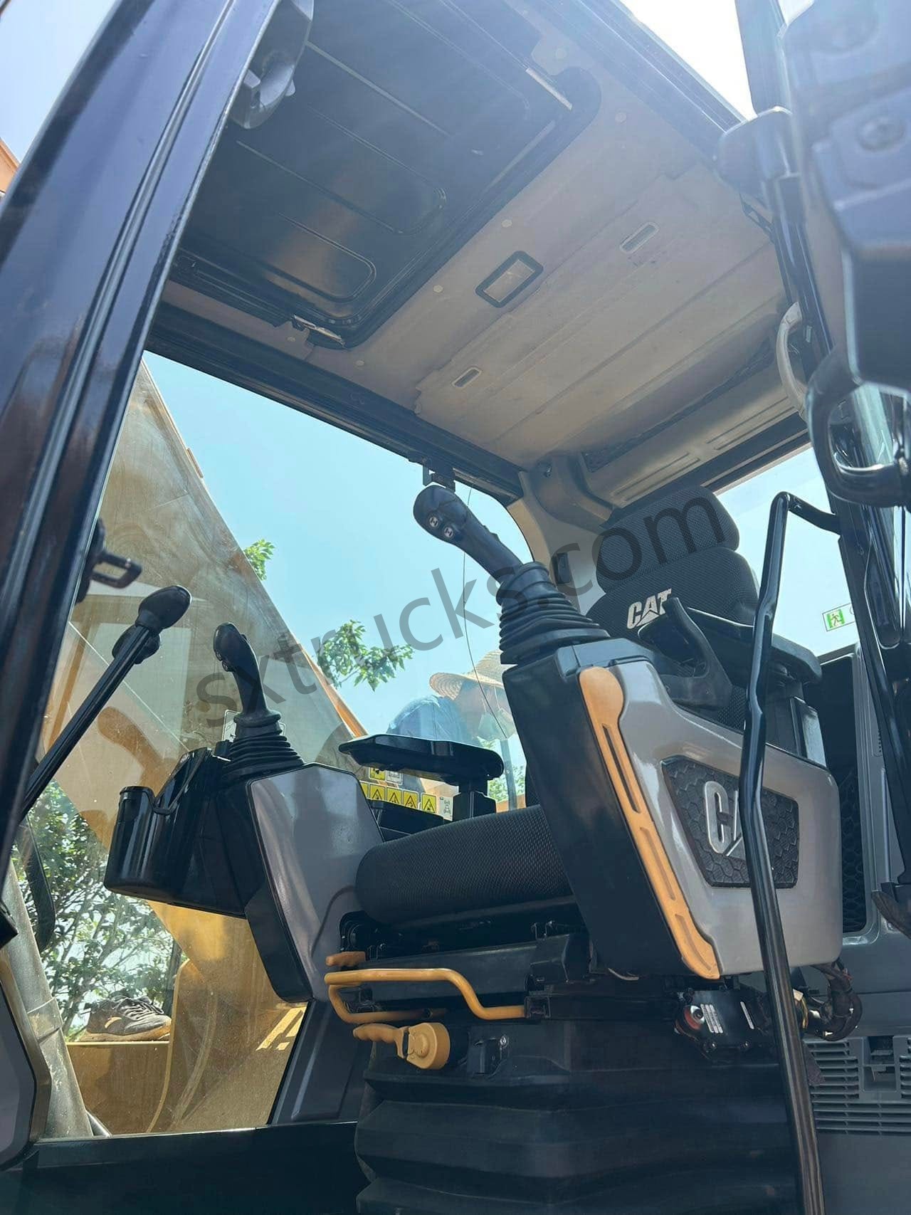 Caterpillar CAT 320 GC Medium Hydraulic Excavator