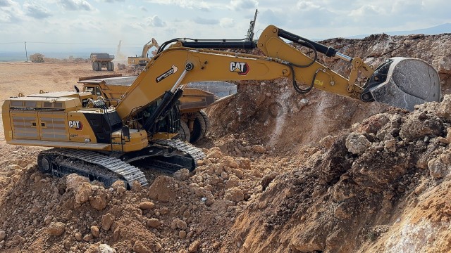 Pelle hydraulique Caterpillar 395 de grande taille