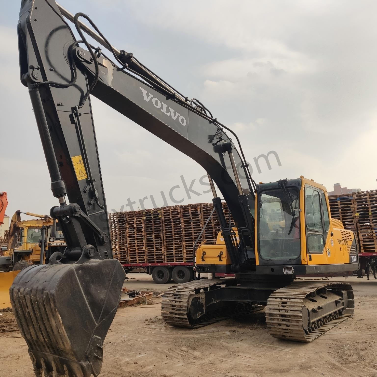 Volvo EC210B Crawler Excavator