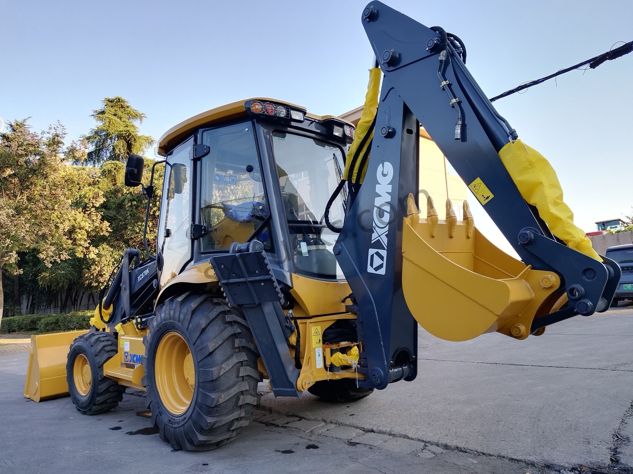 XCMG XC870K Backhoe Loader