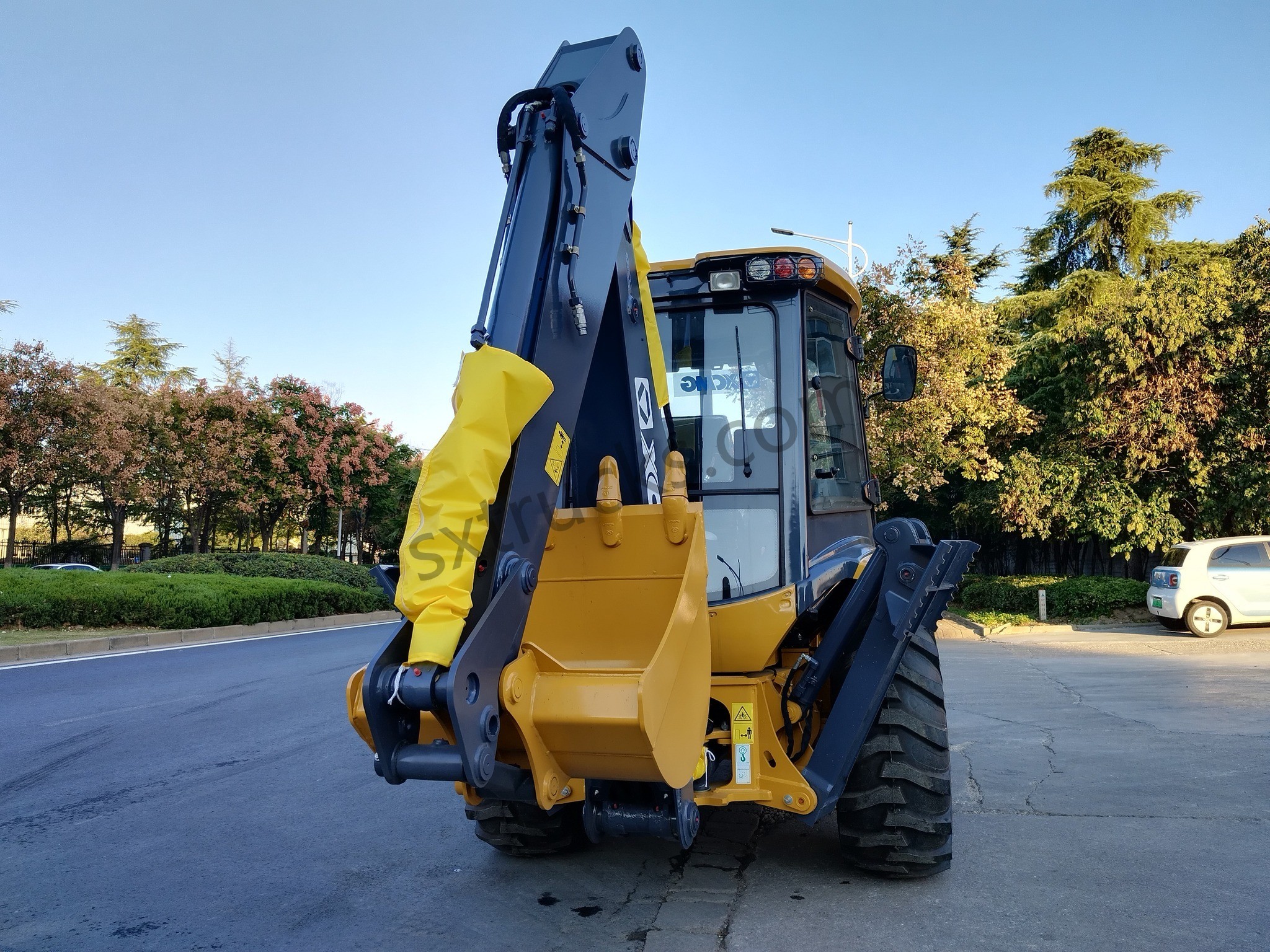 XCMG XC870K Backhoe Loader