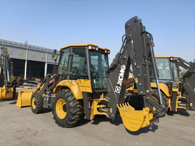 XCMG XC870K Backhoe Loader