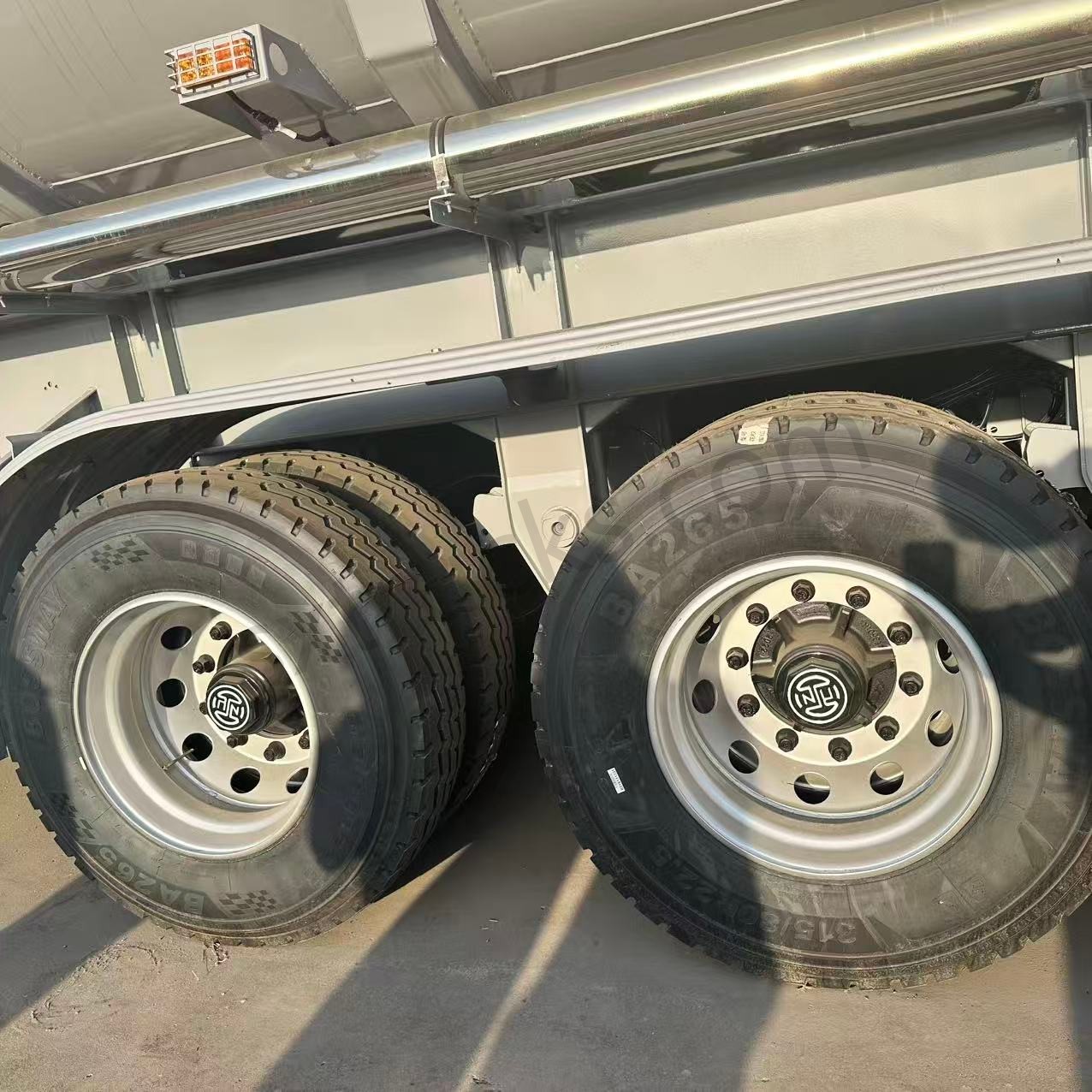 3-Axle Carbon Steel Fuel Tank Semi-Trailer（45m³）
