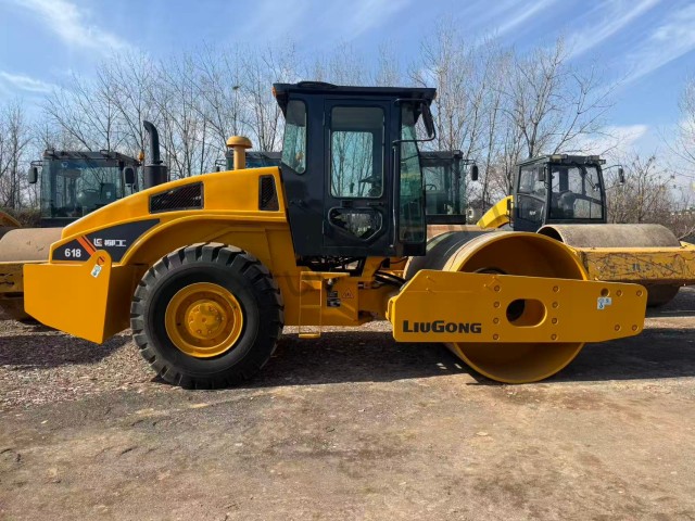 LiuGong CLG618 Single Drum Vibratory Roller