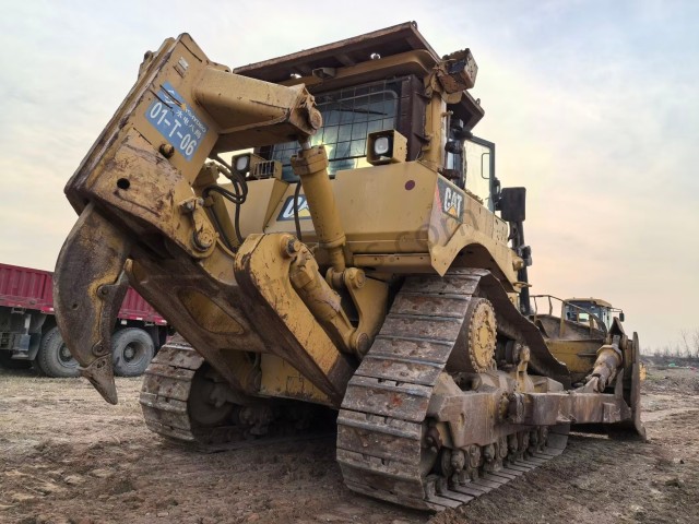 Caterpillar D8T Crawler Dozer