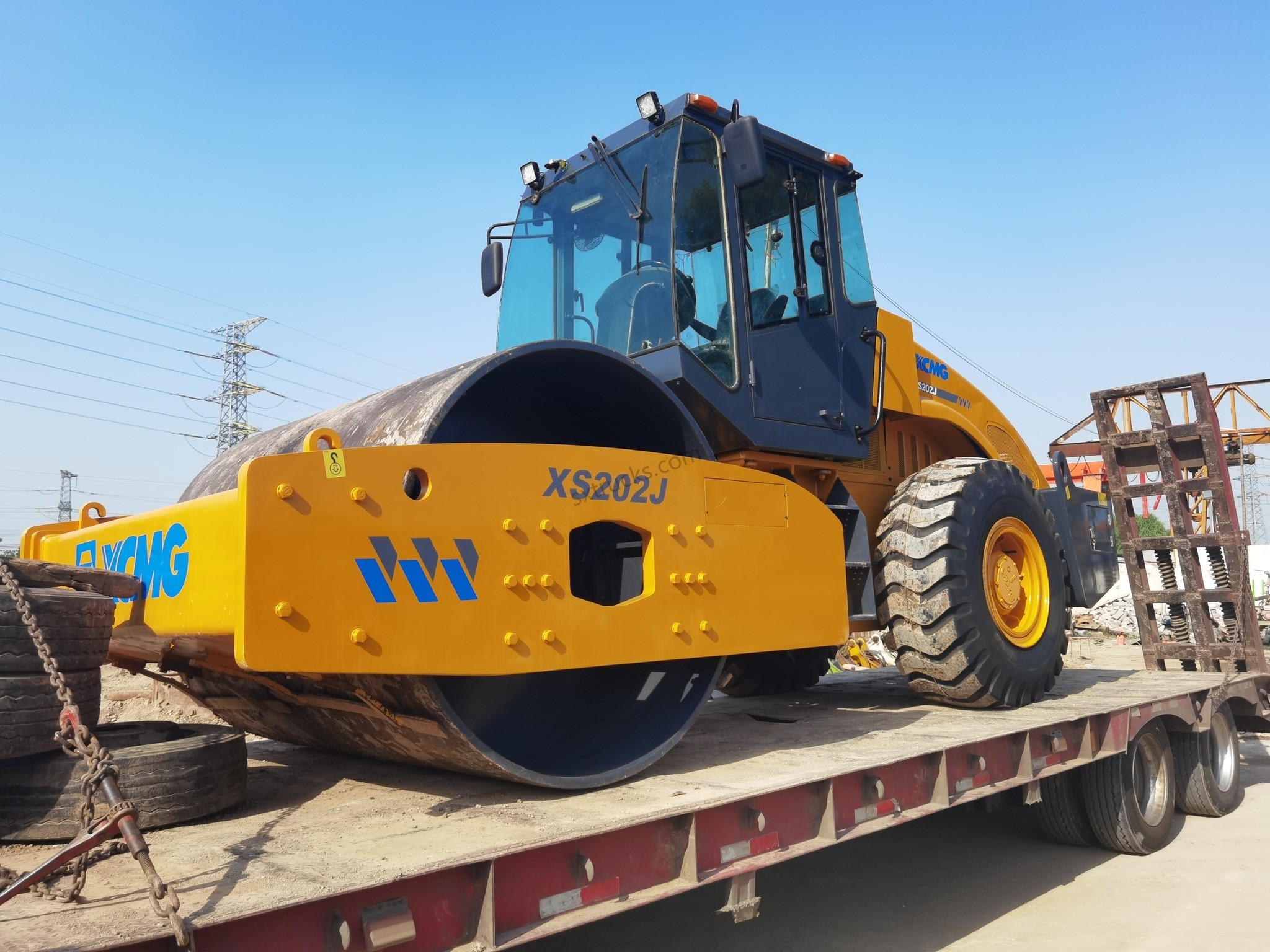 XCMG XS202J Single Drum Vibratory Roller