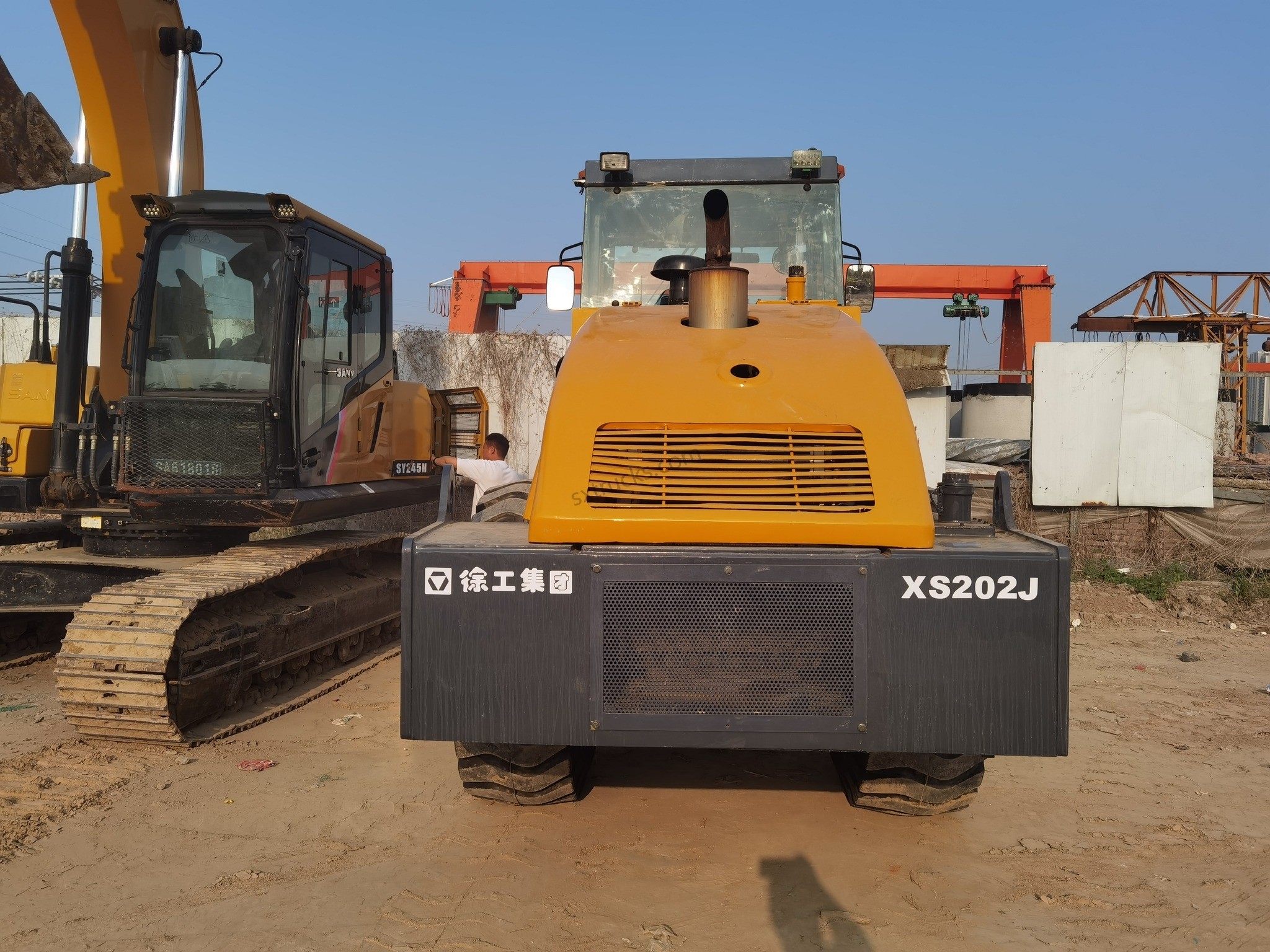 XCMG XS202J Single Drum Vibratory Roller
