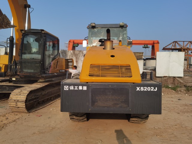 XCMG XS202J Single Drum Vibratory Roller
