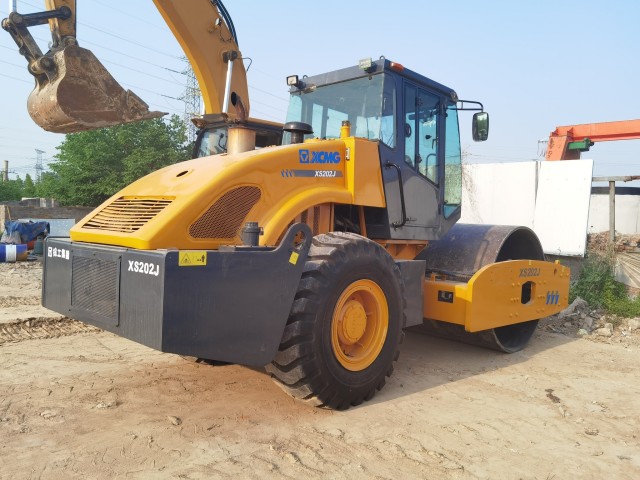 XCMG XS202J Single Drum Vibratory Roller