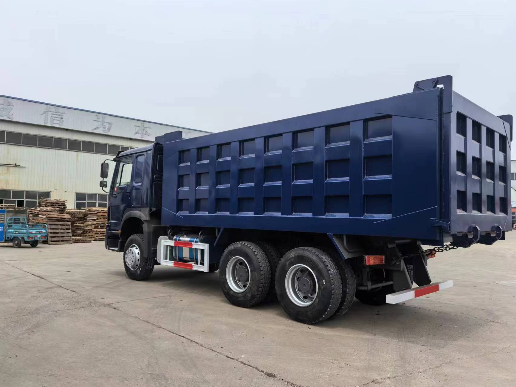 SINOTRUK HOWO 371 Dump Truck