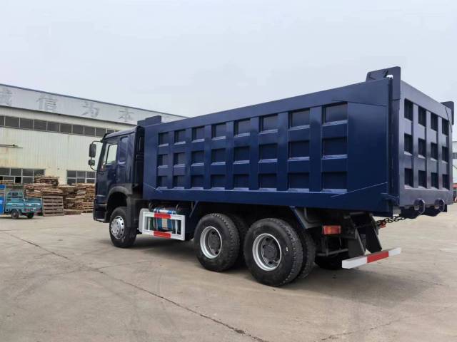 SINOTRUK HOWO 371 Dump Truck
