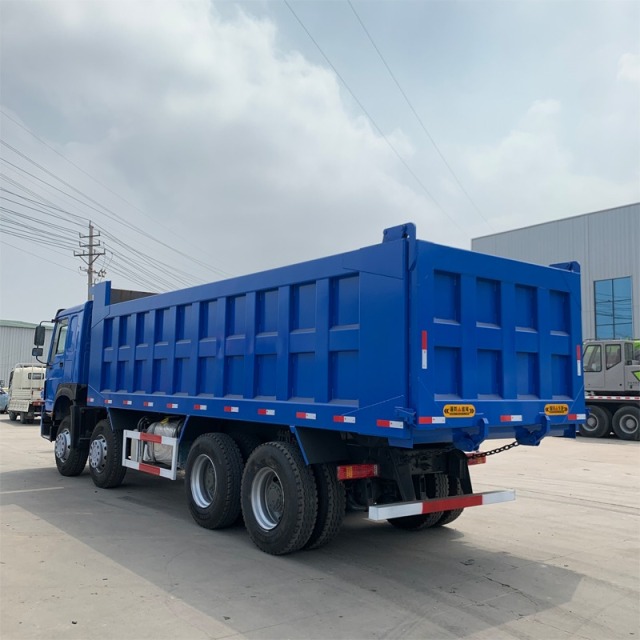 China National Heavy Duty Truck Group's flagship 8×4 371 horsepower second-hand reconditioned dump truck (blue color)