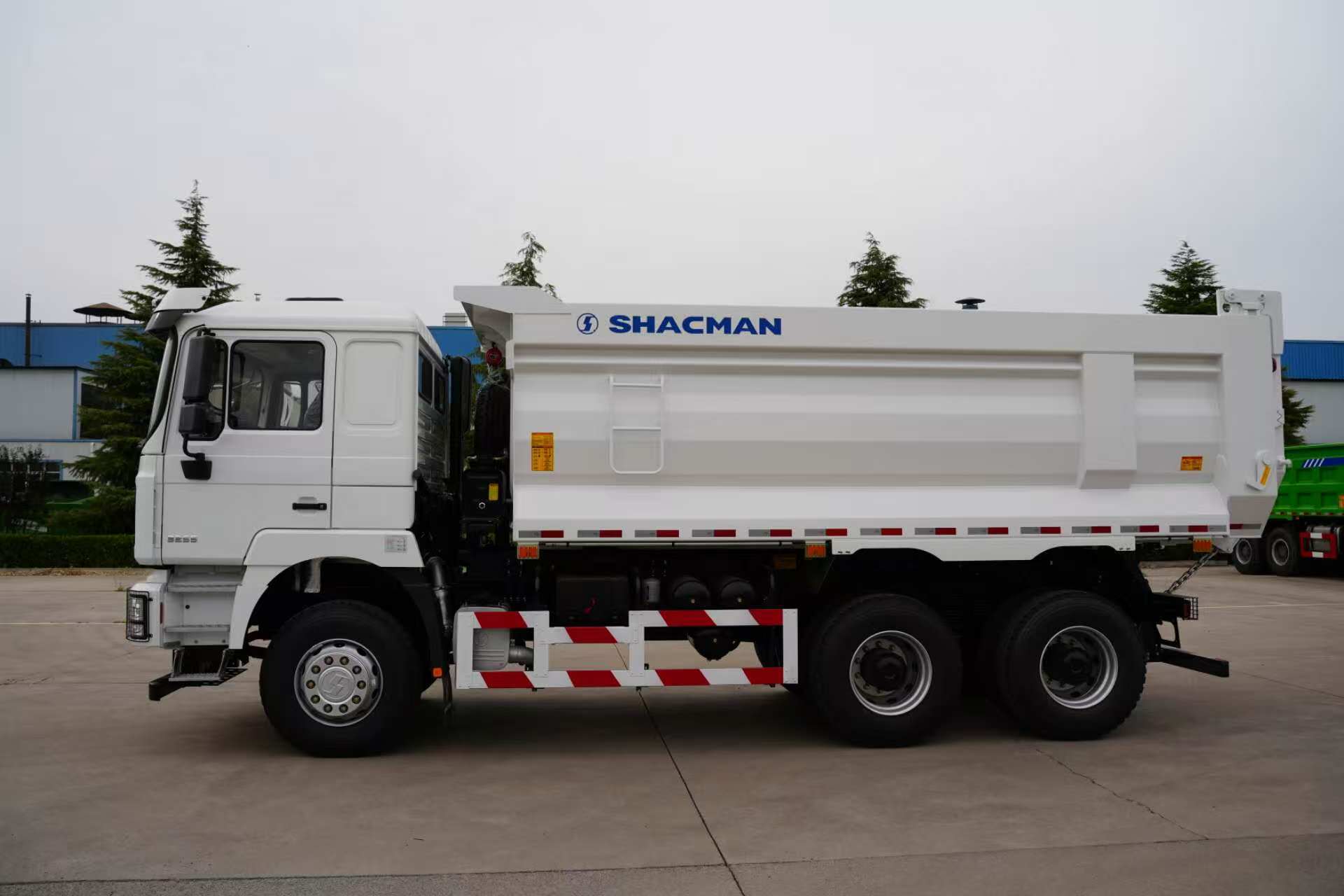 SHACMAN F3000 flagship 6×4 325 horsepower second-hand reconditioned dump truck (white color)