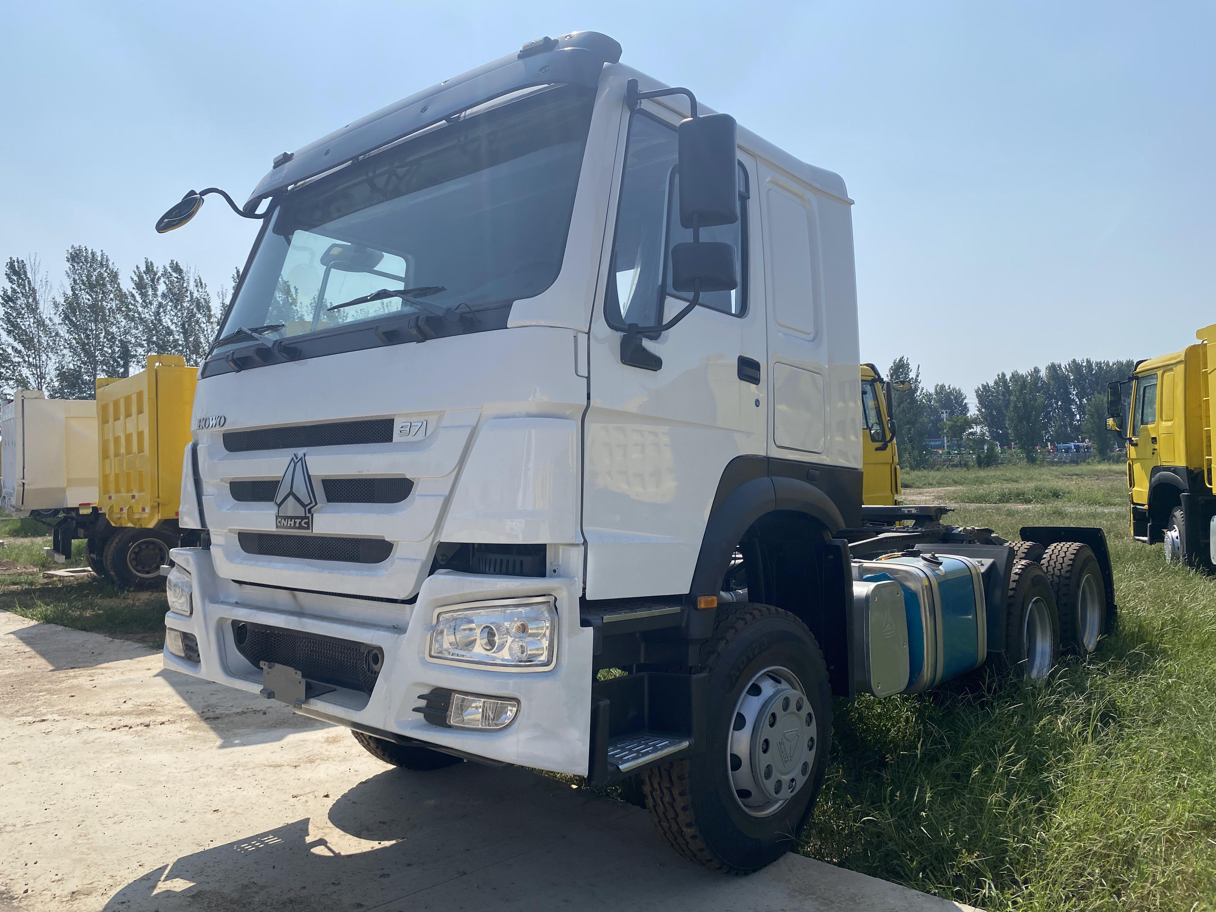 SINOTRUK HOWO 371HP 6×4 Tractor Truck for Dump Trailer (White)