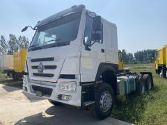 SINOTRUK HOWO 371HP 6×4 Tractor Truck for Dump Trailer (White)