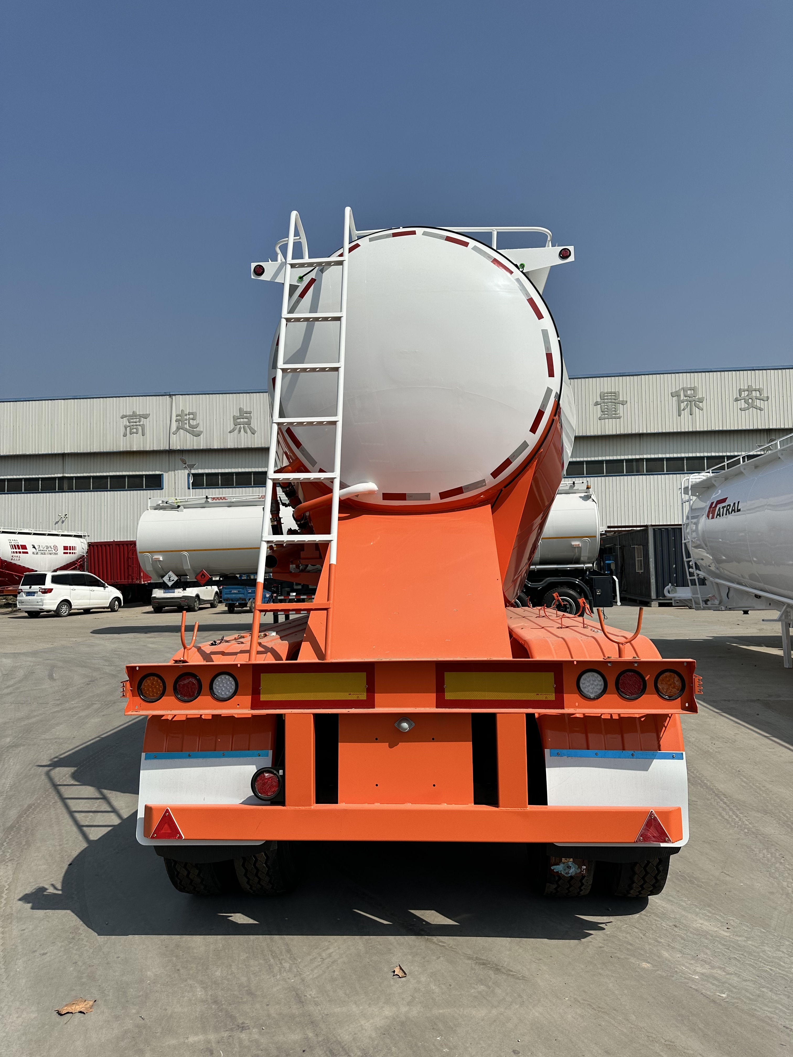 45CBM 4-Axle Bulk Cement Tanker Semi-Trailer with Air Compressor
