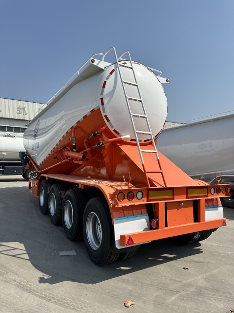 45CBM 4-Axle Bulk Cement Tanker Semi-Trailer with Air Compressor