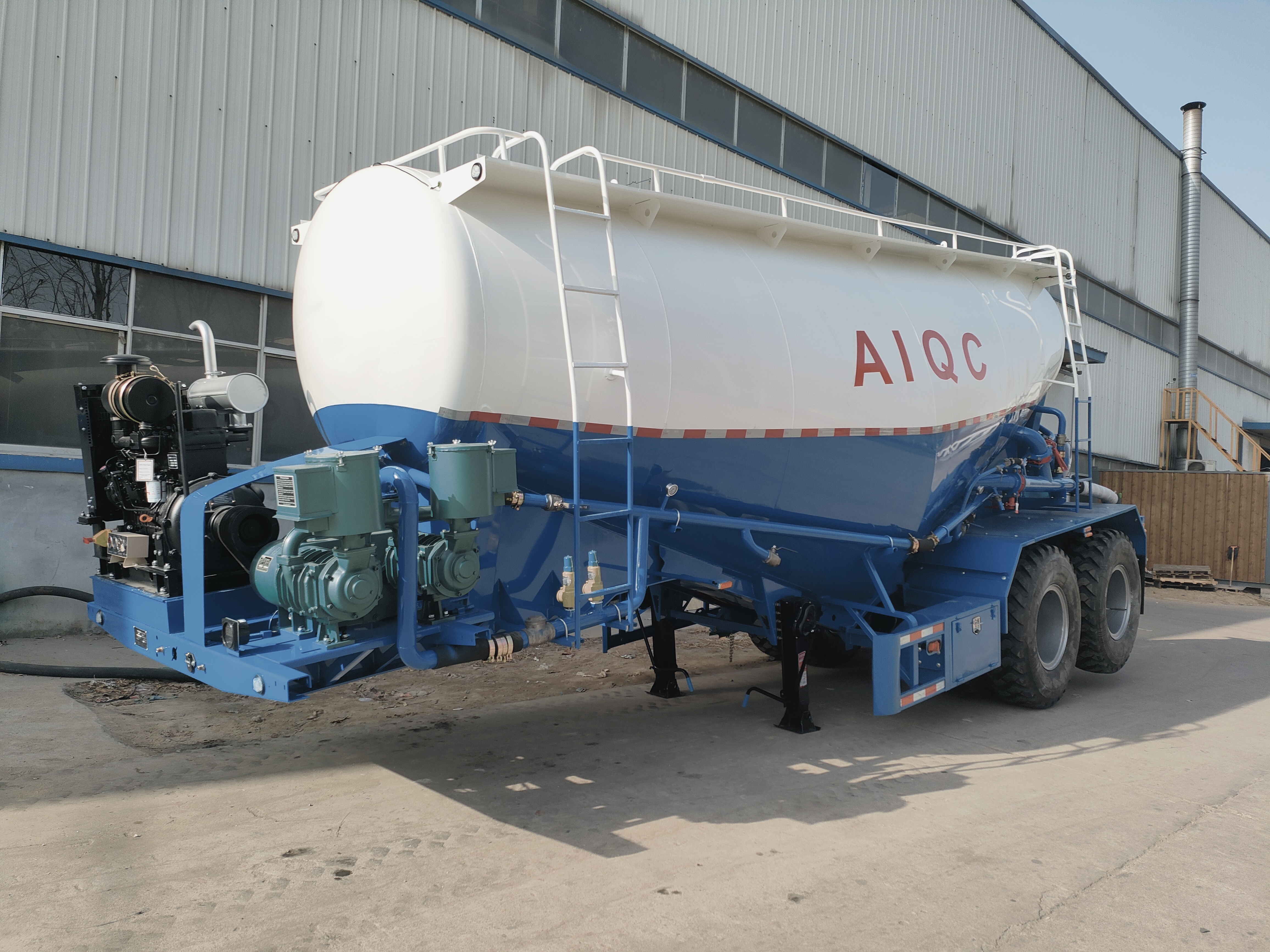 AIQC 40m³ 2-Axle Bulk Cement Tanker Semi-Trailer (Blue & White)