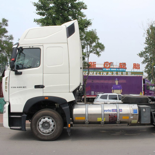 Used Sinotruk Howo 4x2 T7H tractor truck terminal head hot sale