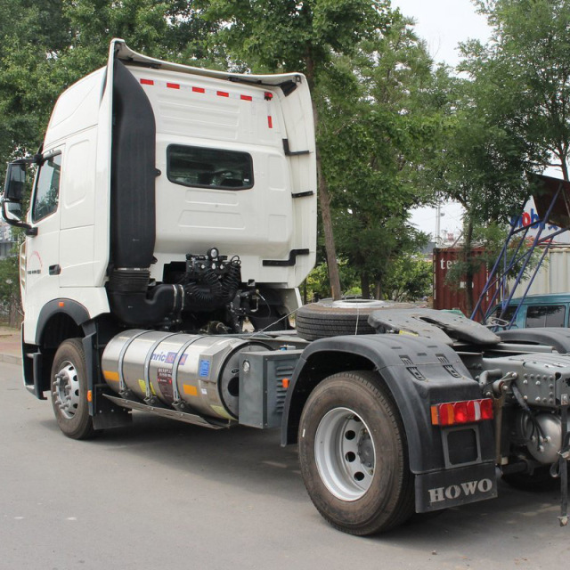 Used Sinotruk Howo 4x2 T7H tractor truck terminal head hot sale