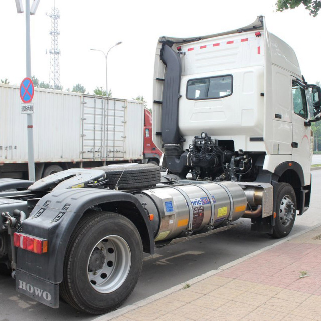 Used Sinotruk Howo 4x2 T7H tractor truck terminal head hot sale