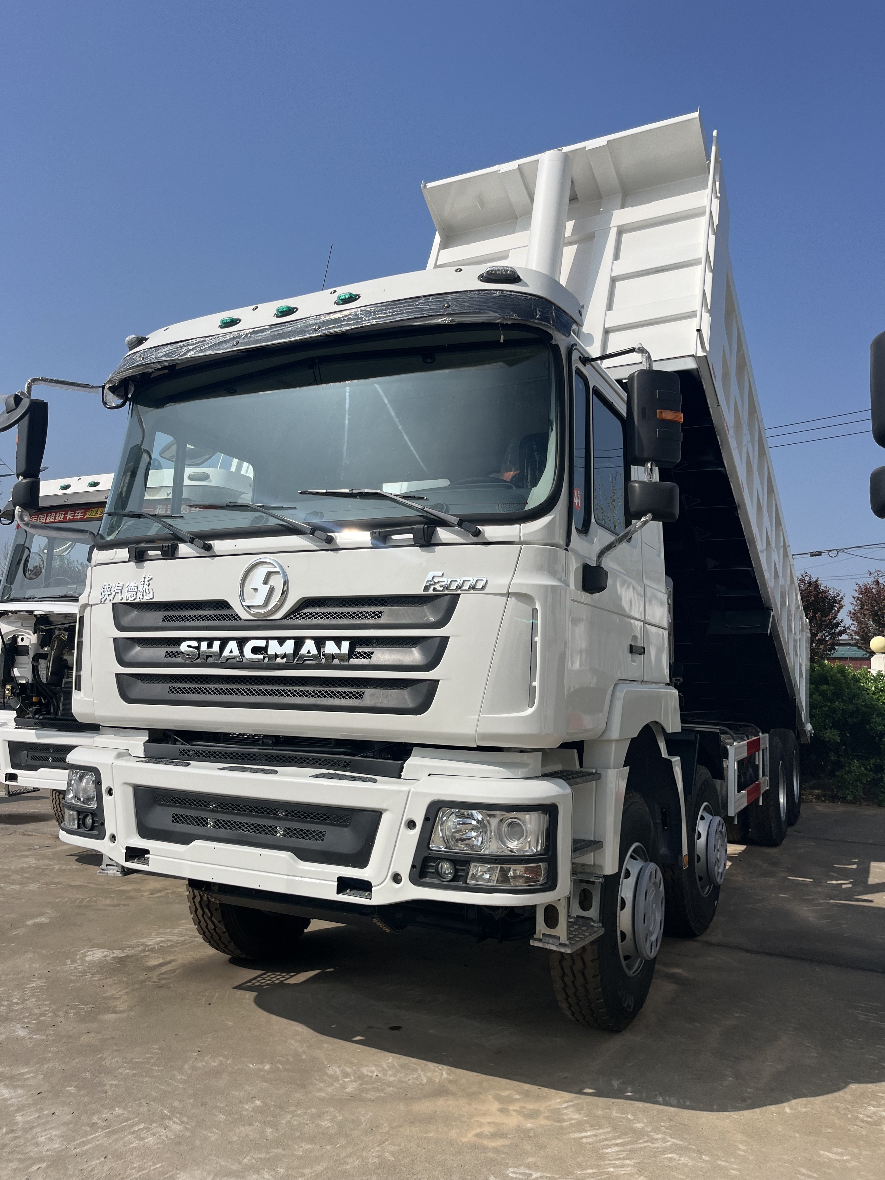 Used SHACMAN F3000 8×4 380HP Dump Truck