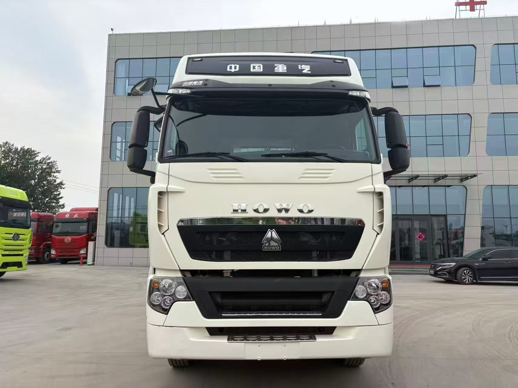 Used Sinotruk Howo 4X2 T7H Tractor Truck