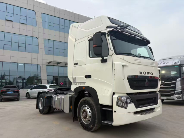 Used Sinotruk Howo 4X2 T7H Tractor Truck