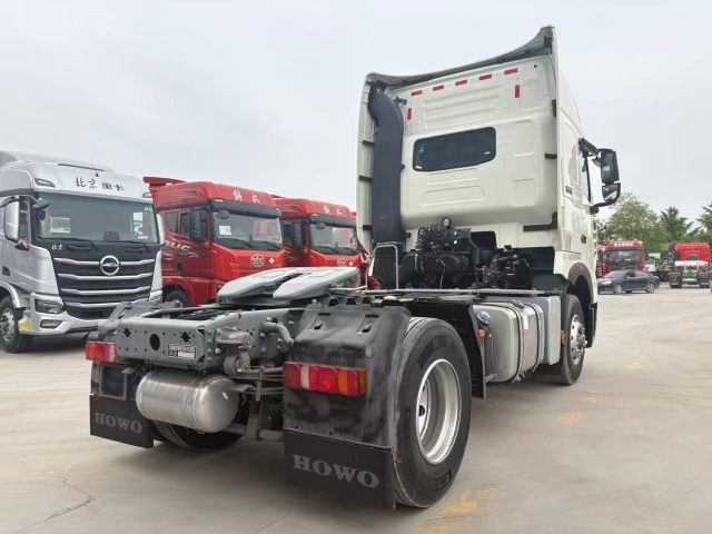 Used Sinotruk Howo 4X2 T7H Tractor Truck