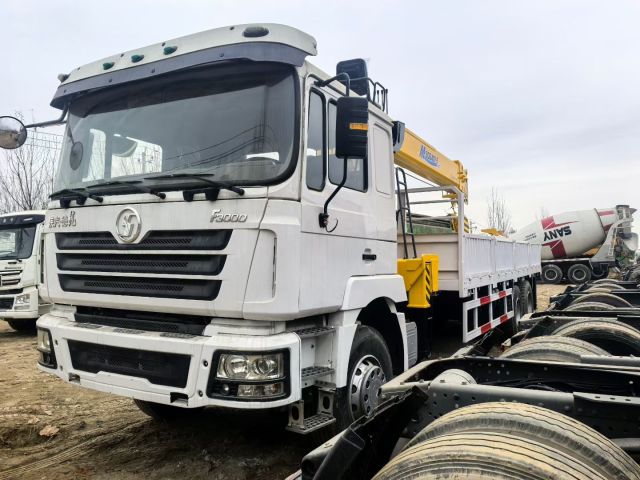 HOWO T5G 6X4 Crane Truck