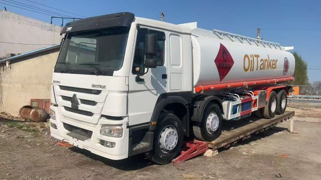 Lorry Oil Fuel Tanker Truck