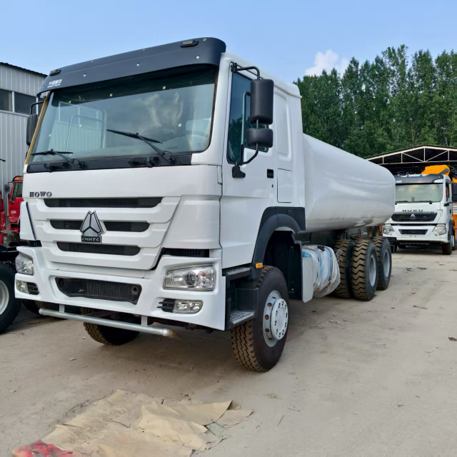 Howo 8x4 Sprinkler Water Tank Truck