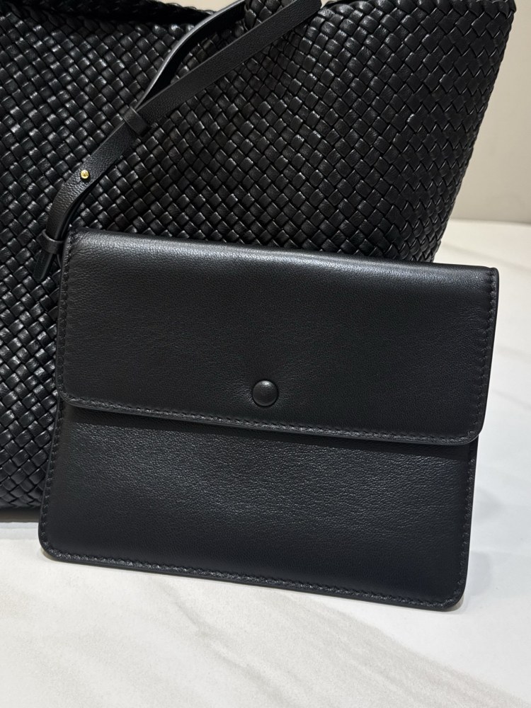 The Row Woven Tote 中号編み込みトートバッグ｜高級感のあるシンプルデザイン｜軽量で使いやすい｜ブラック