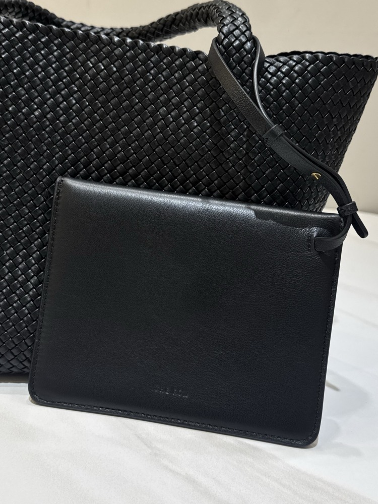 The Row Woven Tote 中号編み込みトートバッグ｜高級感のあるシンプルデザイン｜軽量で使いやすい｜ブラック