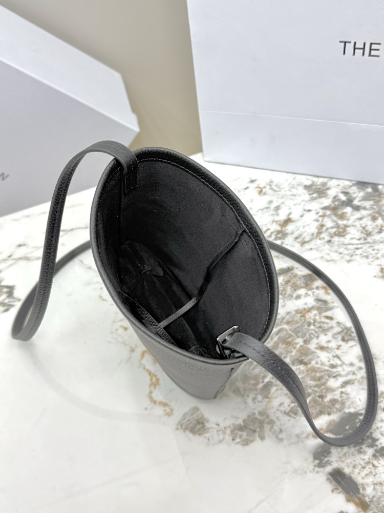 THE ROW Small North South 迷你水桶バッグ（ブラック）コピー品