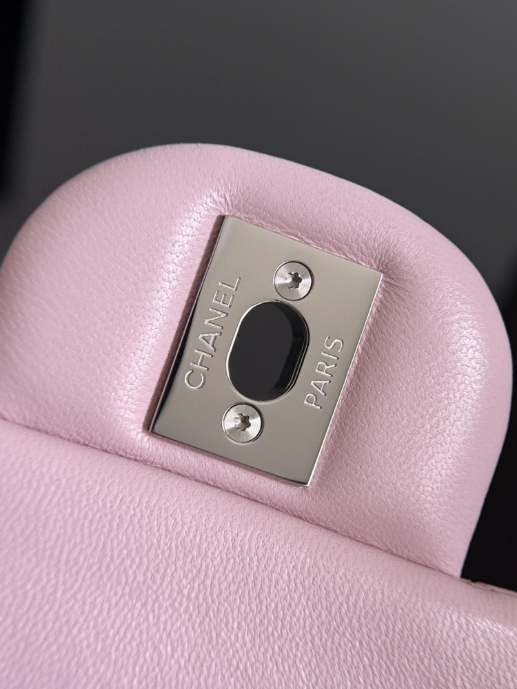 CHANEL（シャネル）クラシックフラップ（CF）方胖子 / 小型バッグ 淡ピンク（桜ピンク）ラムスキン + シルバー金具 コピー品