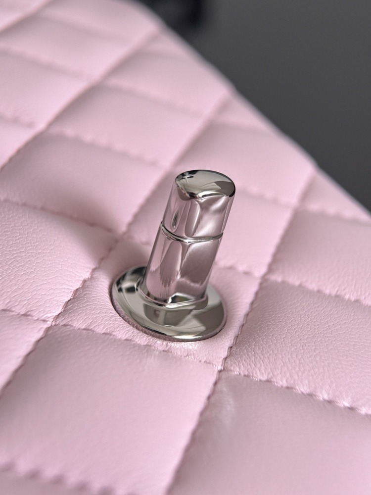 CHANEL（シャネル）クラシックフラップ（CF）方胖子 / 小型バッグ 淡ピンク（桜ピンク）ラムスキン + シルバー金具 コピー品
