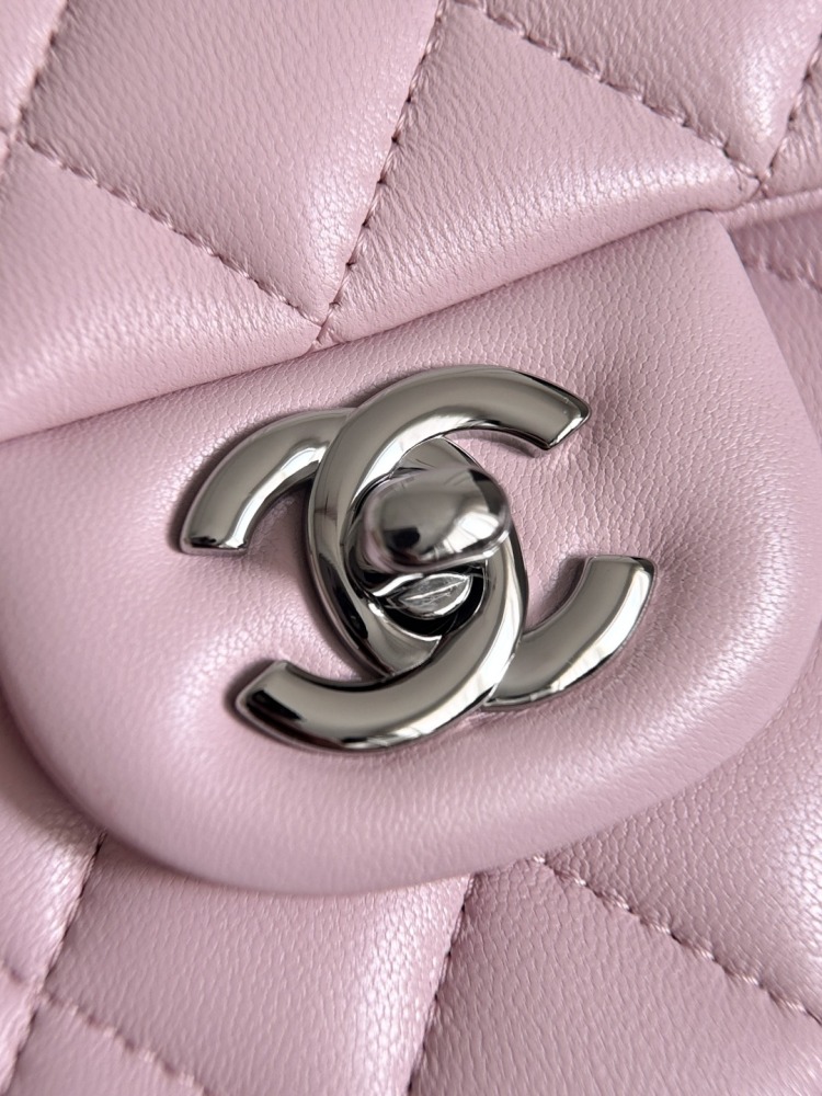 CHANEL（シャネル）クラシックフラップ（CF）方胖子 / 小型バッグ 淡ピンク（桜ピンク）ラムスキン + シルバー金具 コピー品