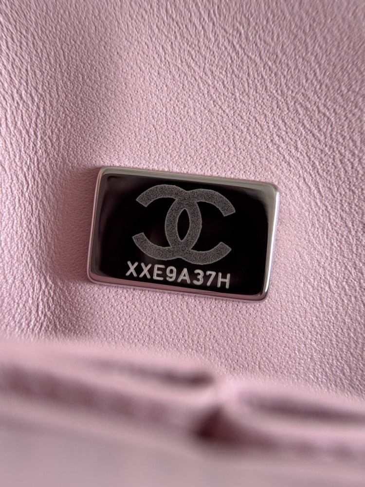 CHANEL（シャネル）クラシックフラップ（CF）方胖子 / 小型バッグ 淡ピンク（桜ピンク）ラムスキン + シルバー金具 コピー品