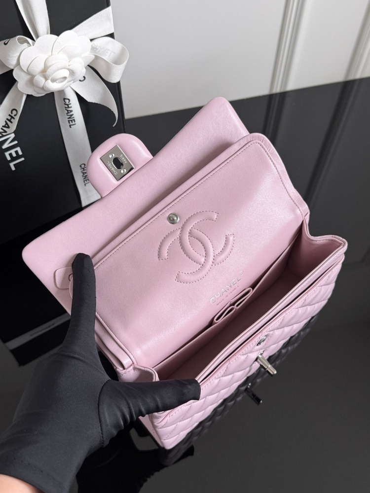 CHANEL（シャネル）クラシックフラップ（CF）方胖子 / 小型バッグ 淡ピンク（桜ピンク）ラムスキン + シルバー金具 コピー品