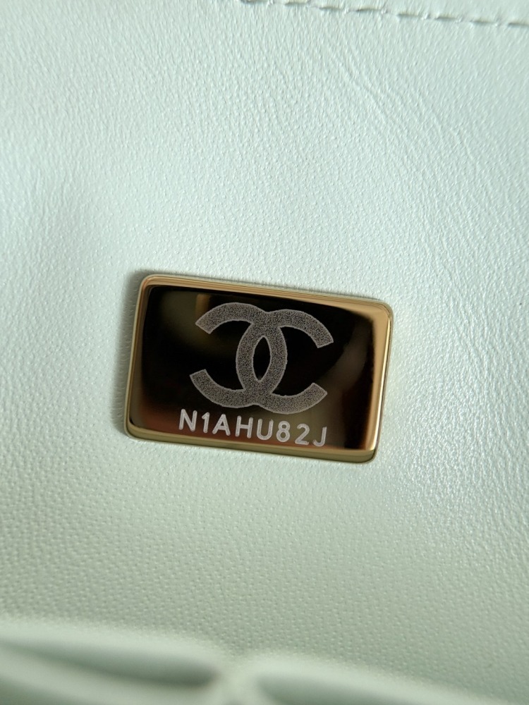 CHANEL（シャネル）クラシックフラップ（CF）方胖子 / 小型バッグ ライトグリーン ラムスキン + シルバー金具 コピー品