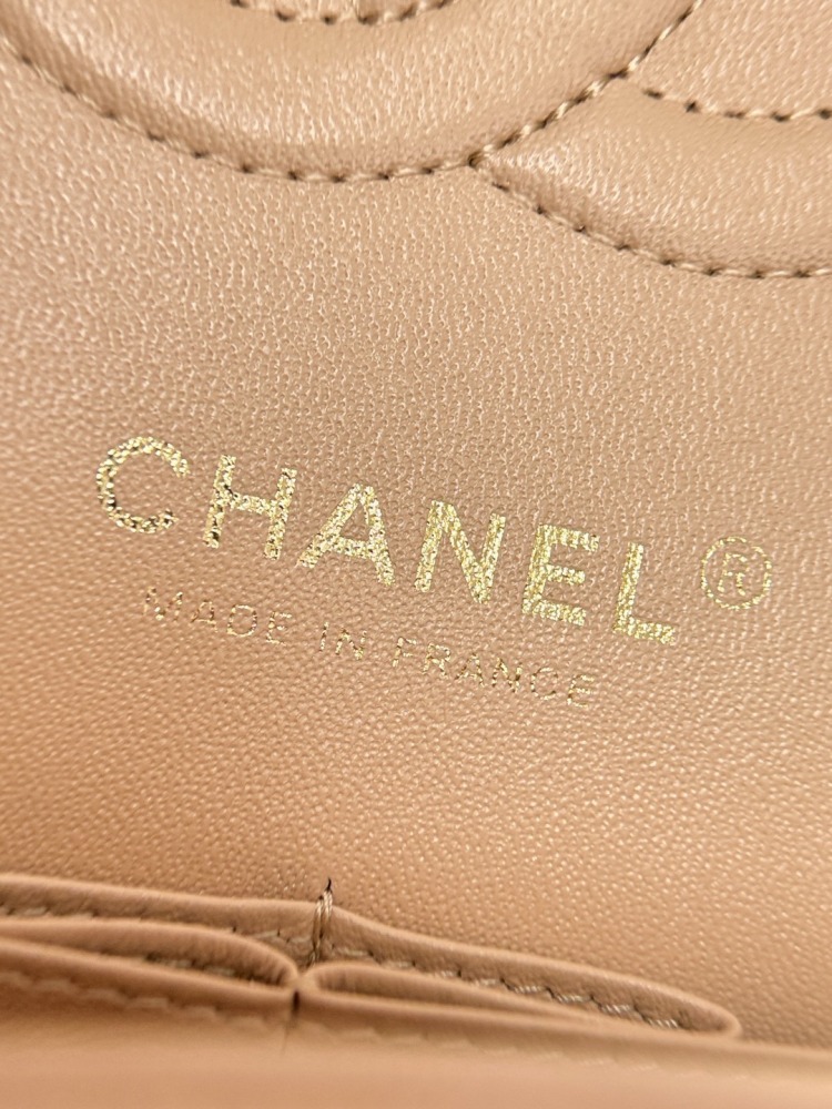 CHANEL（シャネル）クラシックフラップ（CF）方胖子 / 小型バッグ ベージュ ラムスキン + シルバー金具 コピー品