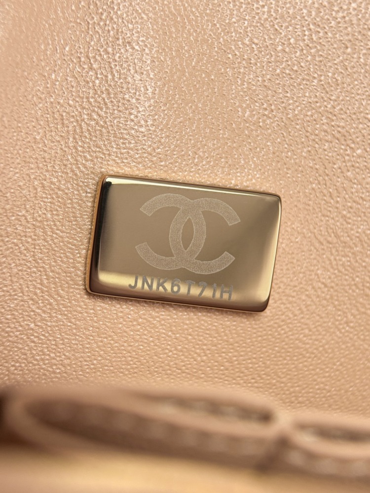 CHANEL（シャネル）クラシックフラップ（CF）方胖子 / 小型バッグ ベージュ ラムスキン + シルバー金具 コピー品