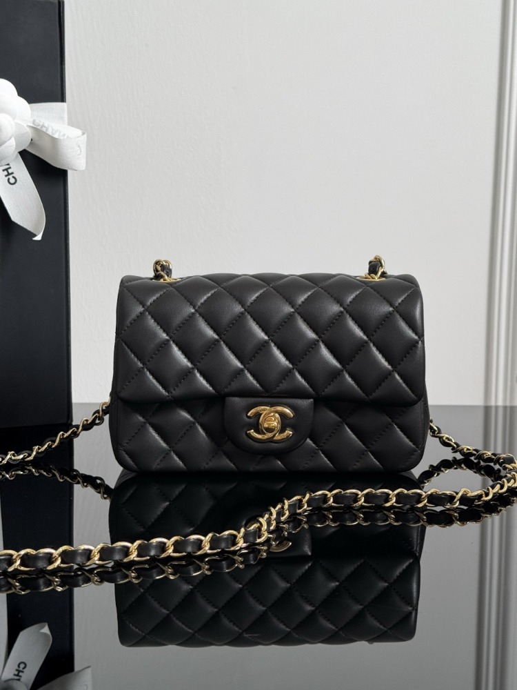 CHANEL（シャネル）クラシックフラップ 20（CF）方胖子 / 小型バッグ ブラック ラムスキン + シルバー金具 コピー品