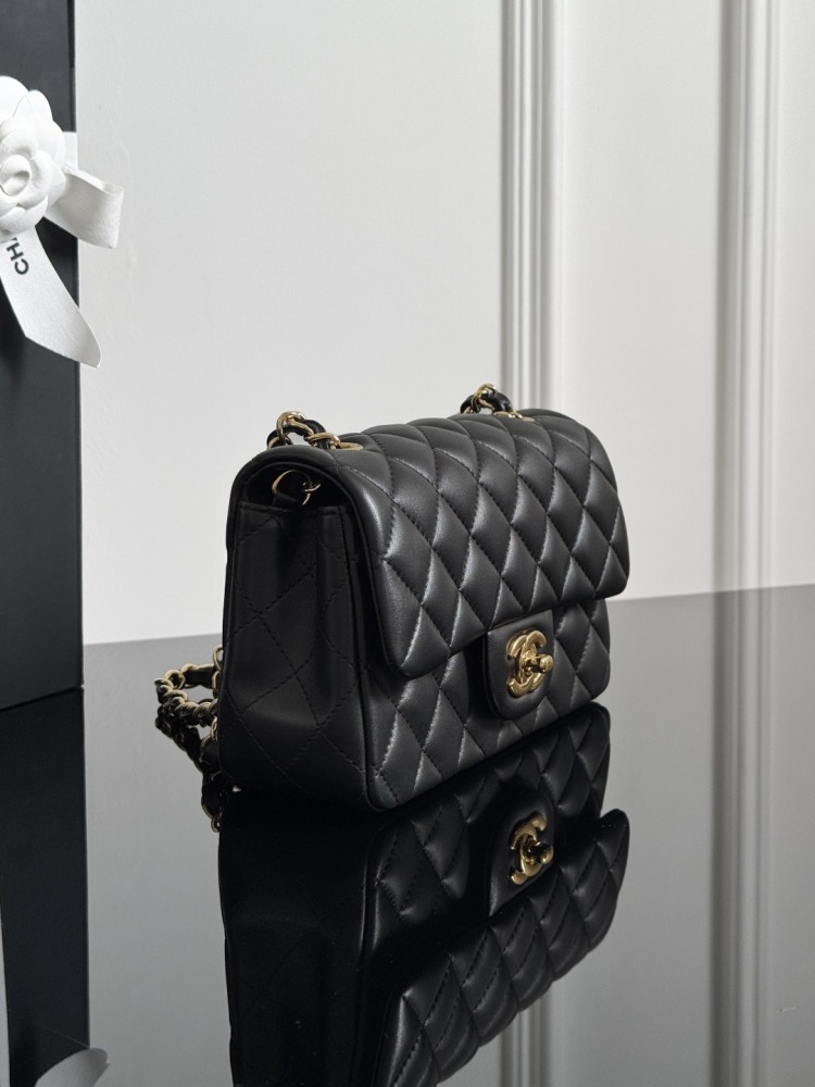 CHANEL（シャネル）クラシックフラップ 20（CF）方胖子 / 小型バッグ ブラック ラムスキン + シルバー金具 コピー品