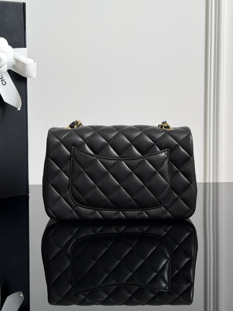 CHANEL（シャネル）クラシックフラップ 20（CF）方胖子 / 小型バッグ ブラック ラムスキン + シルバー金具 コピー品