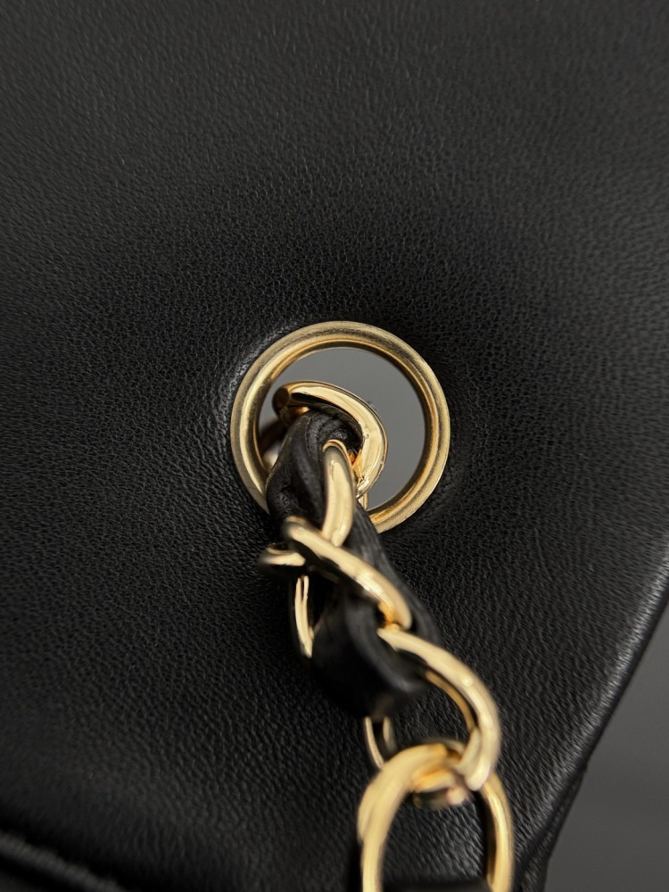 CHANEL（シャネル）クラシックフラップ 20（CF）方胖子 / 小型バッグ ブラック ラムスキン + シルバー金具 コピー品