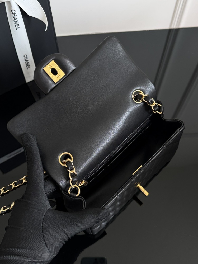 CHANEL（シャネル）クラシックフラップ 20（CF）方胖子 / 小型バッグ ブラック ラムスキン + シルバー金具 コピー品
